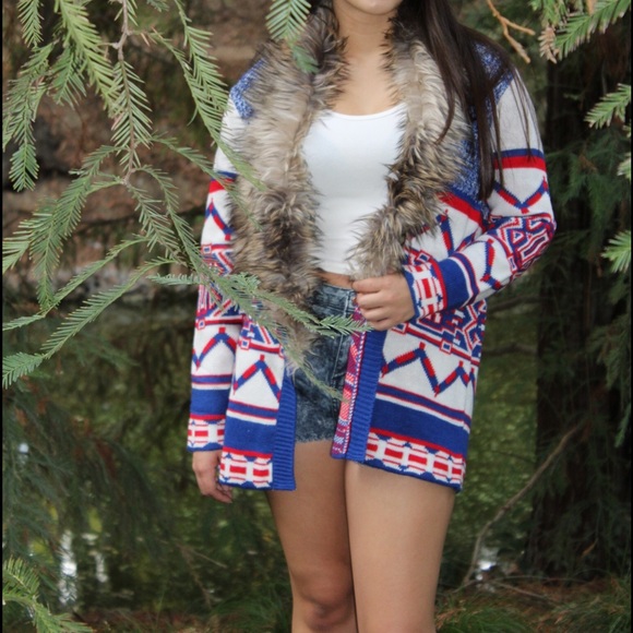 MINKPINK Sweaters - ✨HP✨Aztec Print Faux-Fur Sweater