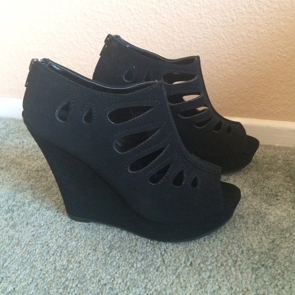 💋2 FOR $20💋 Size 5.5, fits like 6.5