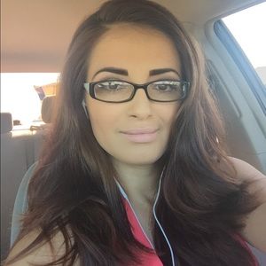 Meet your Posher, Violet