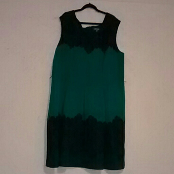 Beautiful green cocktail dress with lace details