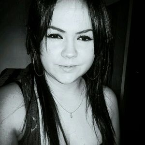 Meet your Posher, Isela