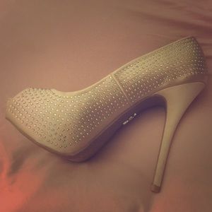 Jennifer Lopez pumps