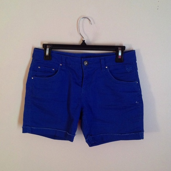 Blue Mid-Thigh Denim Shorts