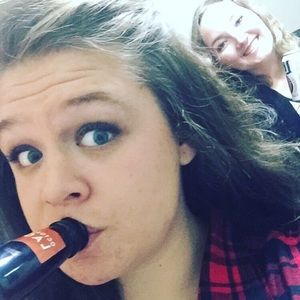 Meet your Posher, Caitlin