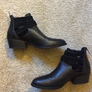Kenneth Cole Reaction Raw Luck Ankle Boots