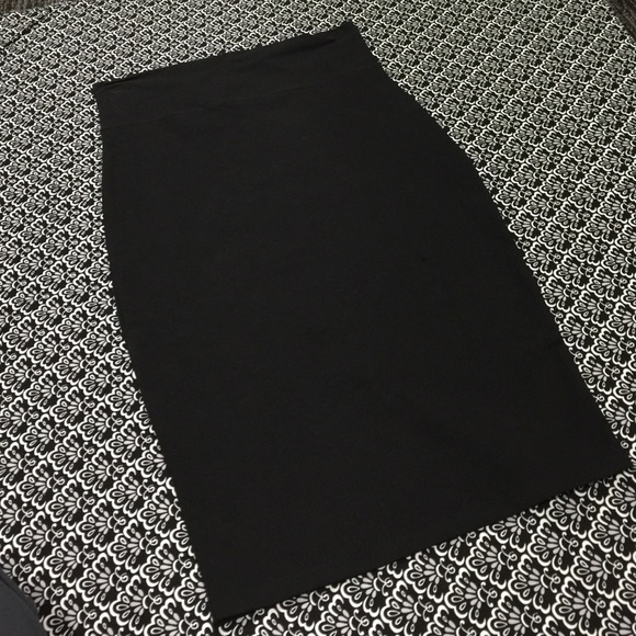 Black pencil skirt 🌹 - Picture 2 of 4