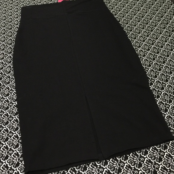 Black pencil skirt 🌹 - Picture 4 of 4