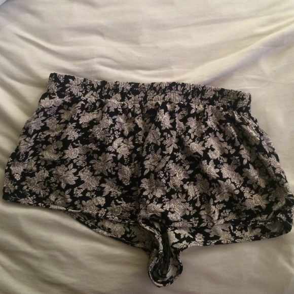 Forever 21 floral shorts! Brandy lookalike