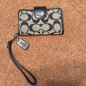 Coach iPhone 5/5s wristlet/wallet