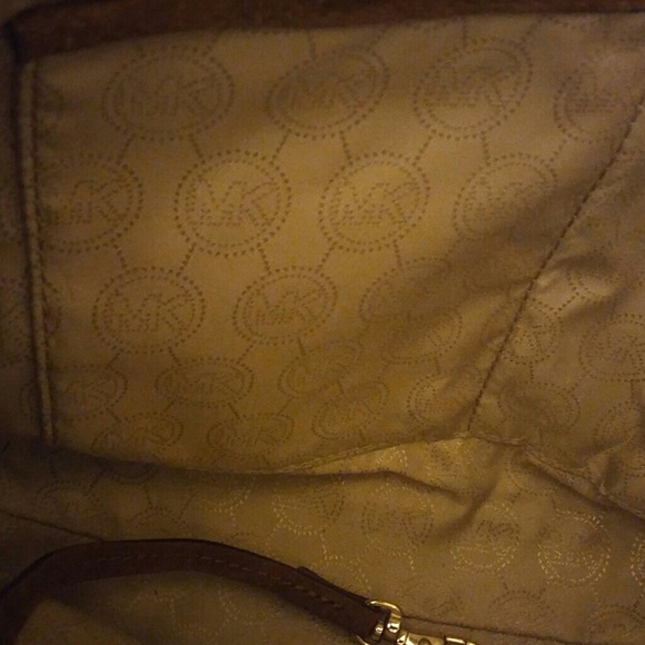 Meet your Posher, Kim - Picture 5 of 7