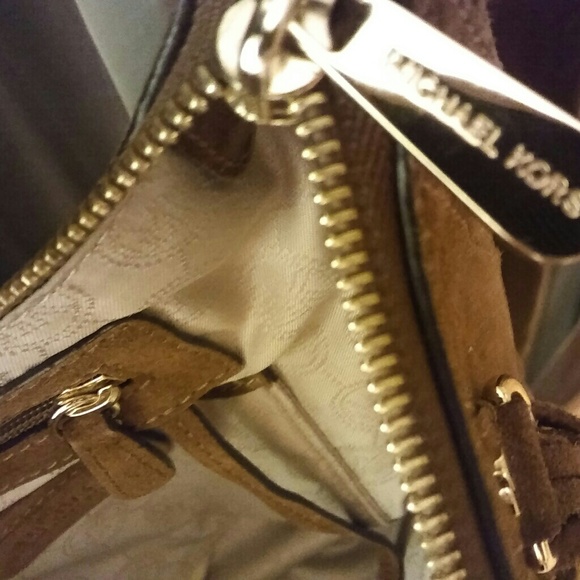 Meet your Posher, Kim - Picture 7 of 7