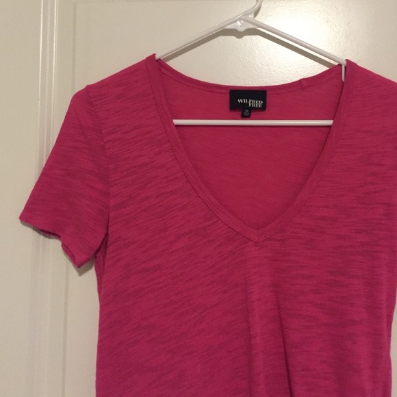 💕Wilfred Free💕 Aritzia V-neck short sleeve shirt