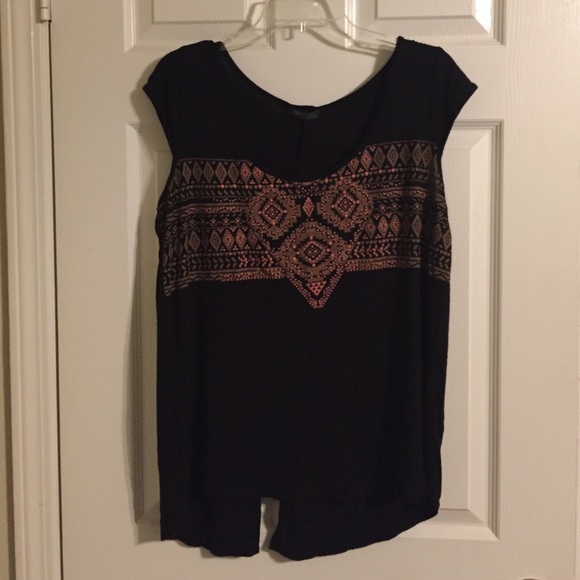 Size Large black top.