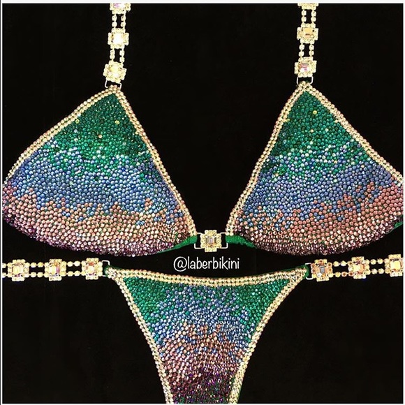 Custom bikini - Picture 1 of 3