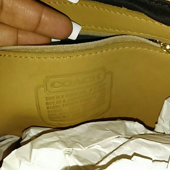 SOLD 😃😃😃AUTHENTIC COACH HANDBAG - Picture 3 of 4