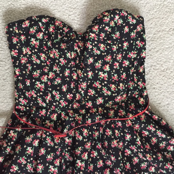Forever 21 Sweetheart Floral Dress w/belt S - Picture 2 of 3