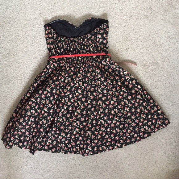 Forever 21 Sweetheart Floral Dress w/belt S - Picture 3 of 3