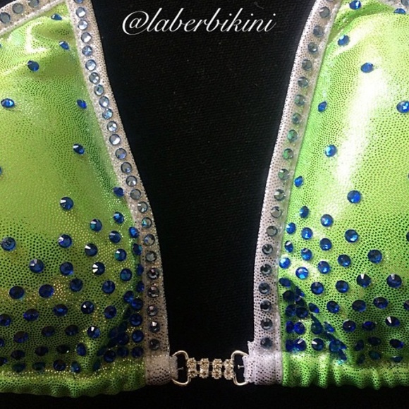 Competition bikini - Picture 2 of 3