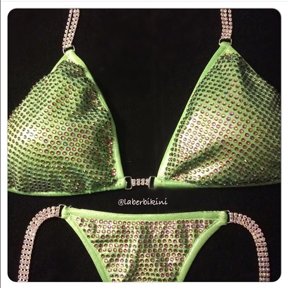 Competition bikini - Picture 1 of 3