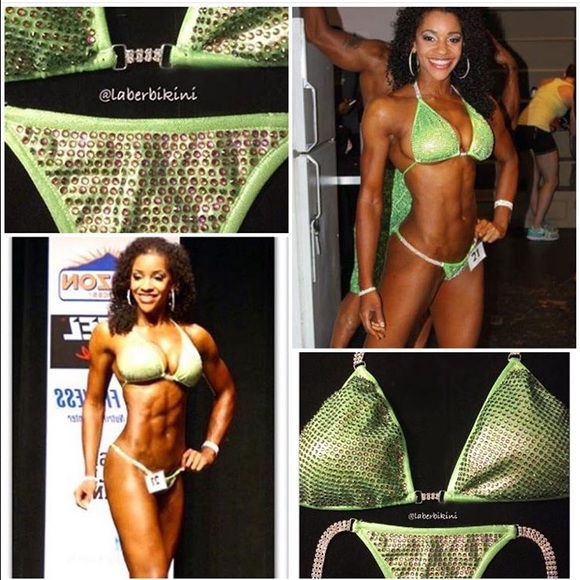 Competition bikini - Picture 2 of 3