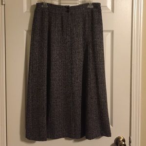 Black/white dress skirt. 31" length.