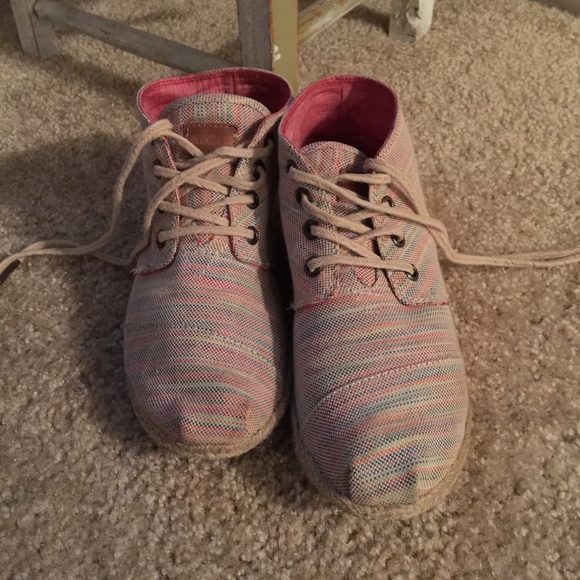 TOMS size 6