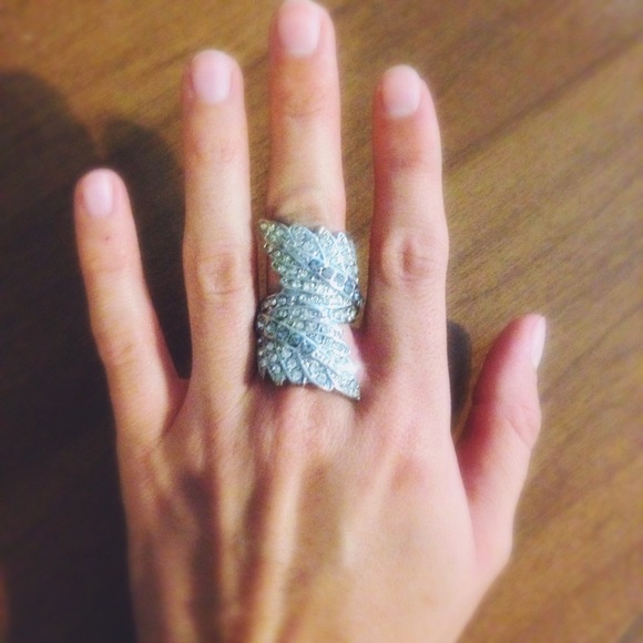 Sparkly leaf ring - Picture 2 of 3