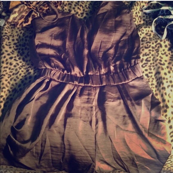 ON SALE! 💕 Super cute Wet Seal romper!