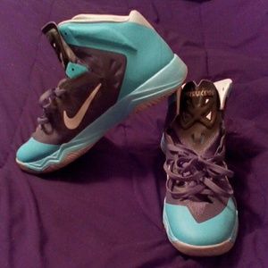 Nike hyper fuse men's size 13