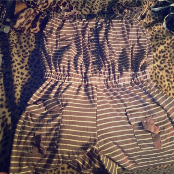 ON SALE!! 💜 Striped romper!