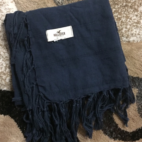 Hollister scarf 🎉final markdown🎉