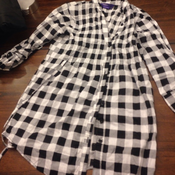 New🍉Juniors medium plaid tunic. New without tags.