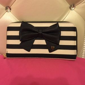 BETSEY JOHNSON BOW WALLET ON A STRING