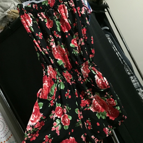 Floral romper! - Picture 2 of 3