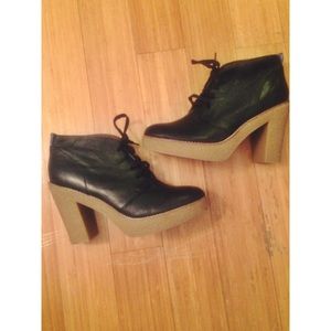 Black / tan platform shoes