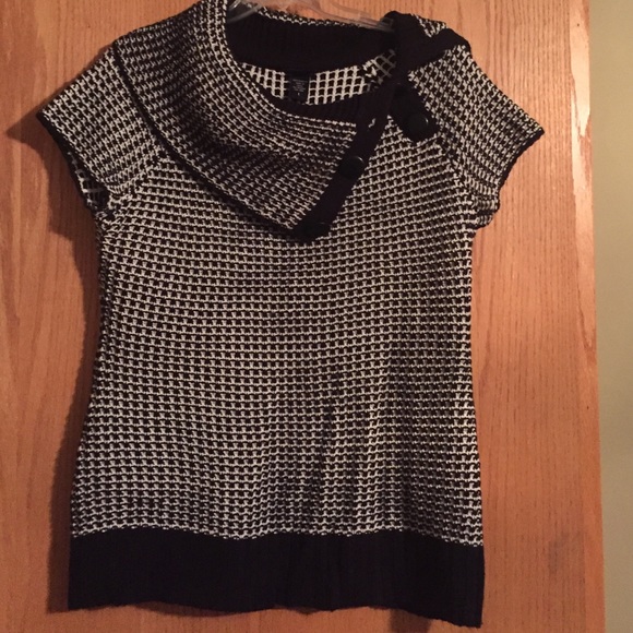 Checkered Short Sleeve Sweater