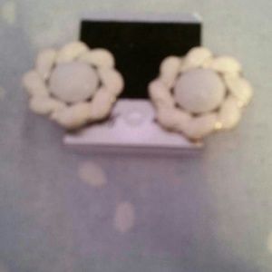 New white flower earrings for sale for her!!