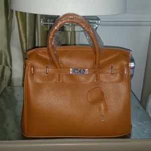 Meet your Posher, Ali