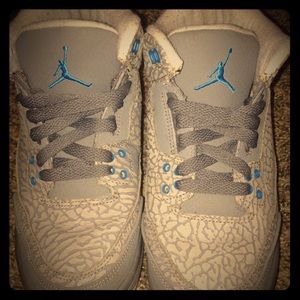 Size 6 youth Jordans.