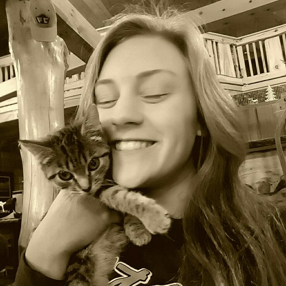 Meet your Posher, Torie - Picture 1 of 1