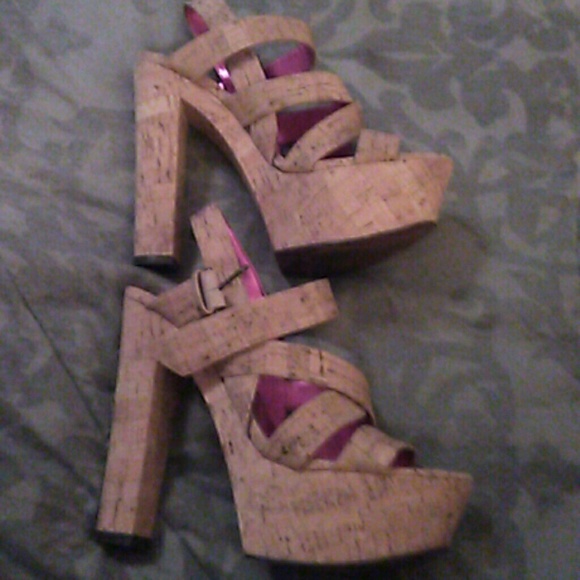 Heels - Picture 2 of 2
