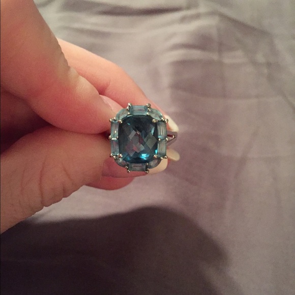 Jewelry - ✨TONIGHT ONLY✨Blue Topaz Ring
