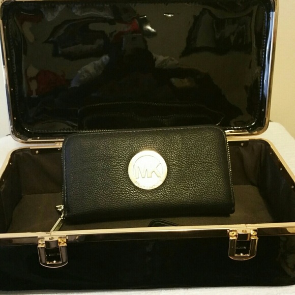 Handbag - Picture 2 of 2