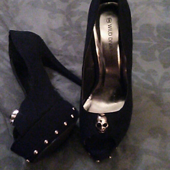 Heels - Picture 2 of 3