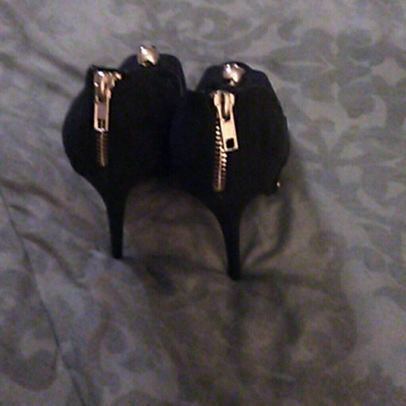 Heels - Picture 3 of 3
