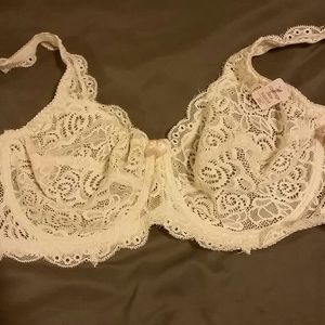 Sophie B size 38 C off white laces Bra Brand new