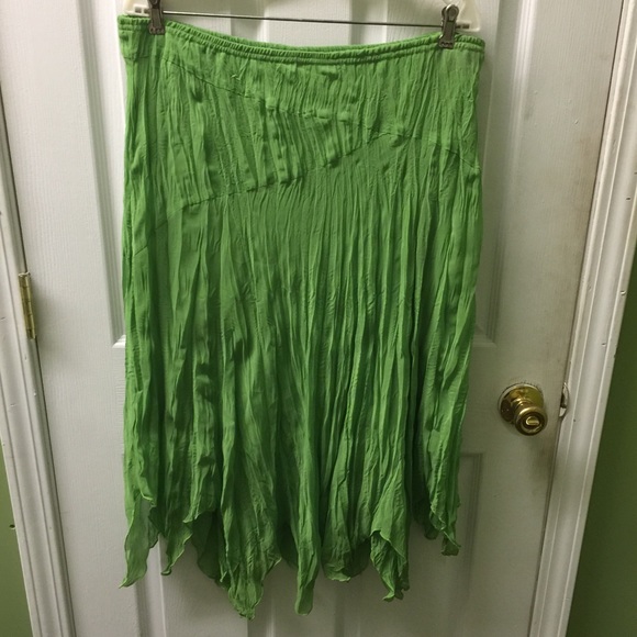 Green crepe lined skirt.