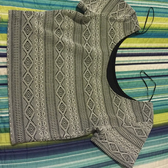 H&M skirt and crop top - Picture 2 of 3