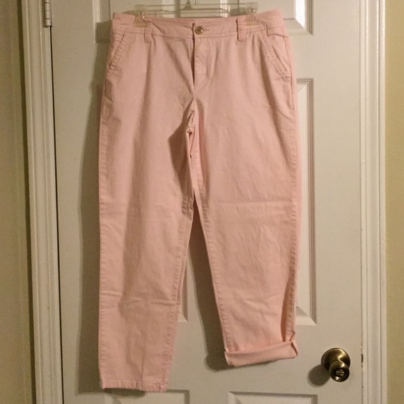 Pink casual pants/ cropped.