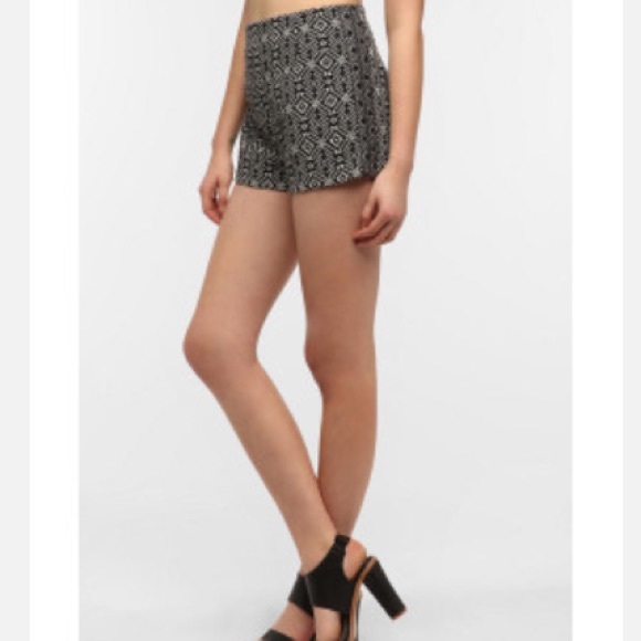 High waisted Shorts - Picture 1 of 4